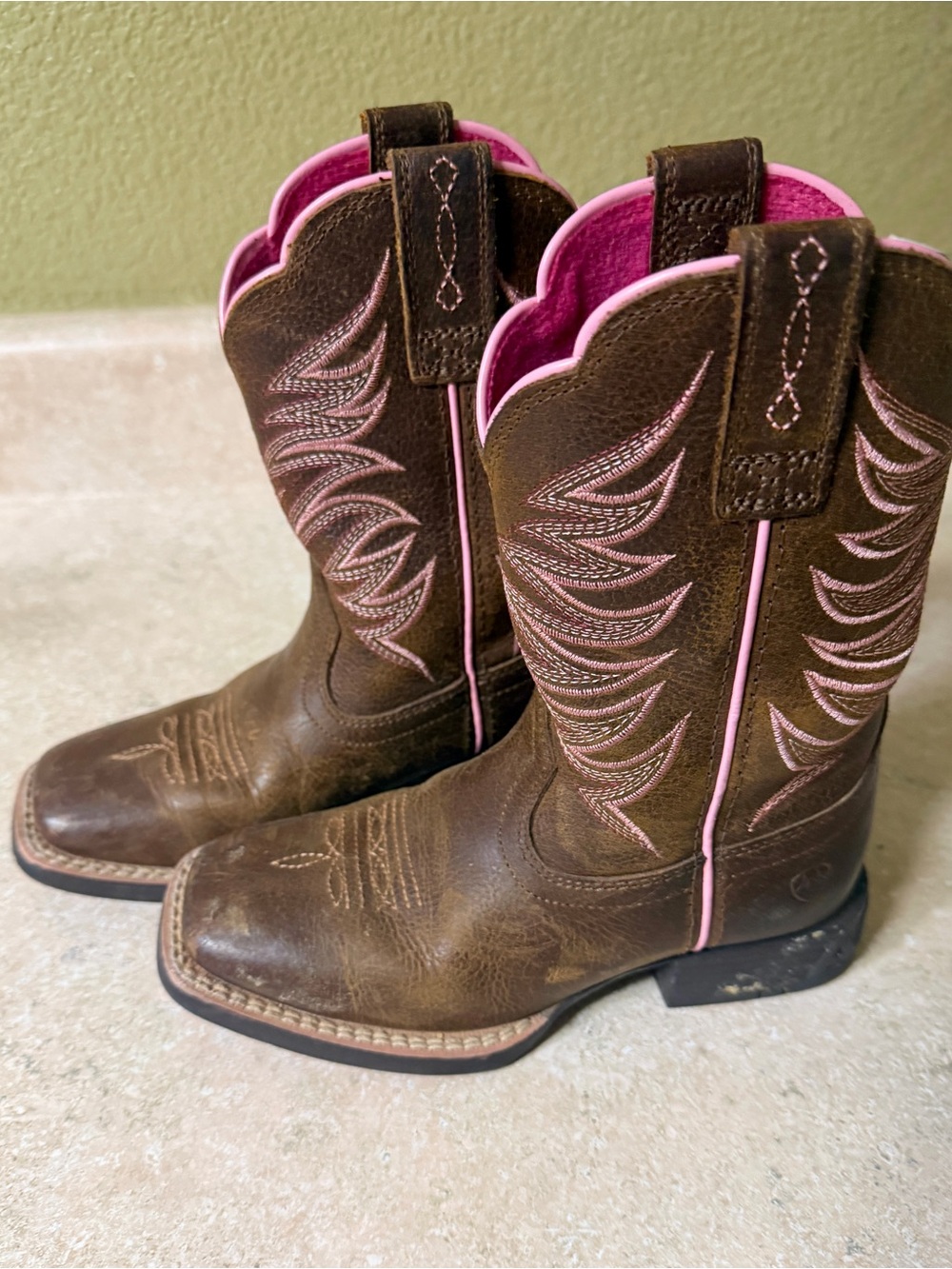 Brown Leather Girl' Cowboy Boots with Pink Stitching